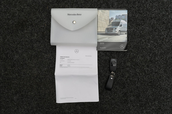 Mercedes-Benz Sprinter 317 CDI Automaat L2H2 3-Zits, Camera, Airco, Cruise, Apple Carplay, DAB, PDC, Trekhaak, 18''