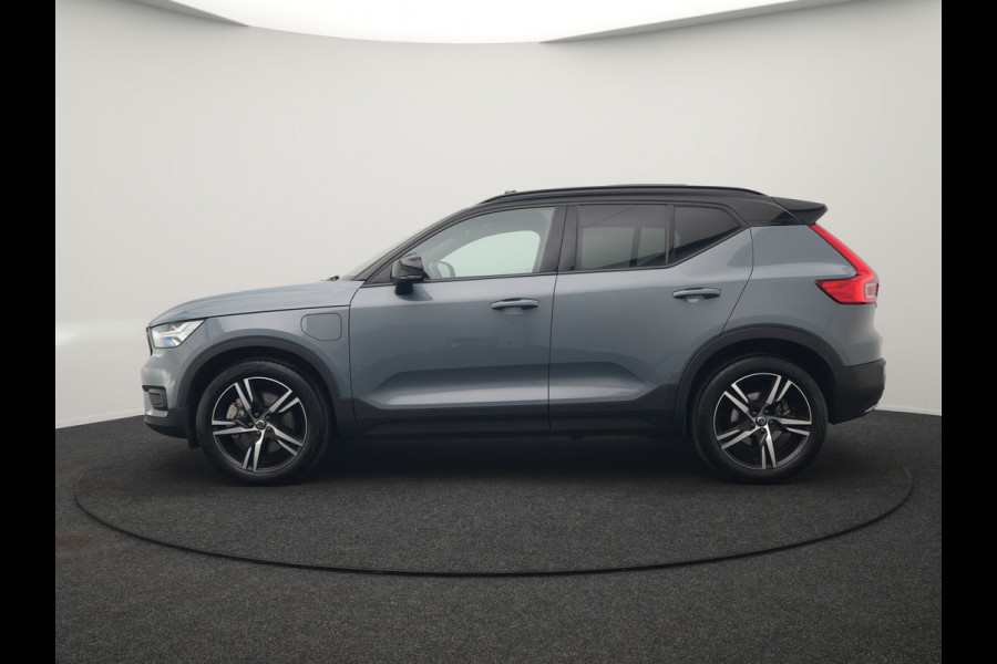 Volvo XC40 T4 Recharge R-Design PHEV 211pk Dealer O.H. | Panodak | Adaptive Cruise | Camera | Harman / Kardon | Alcantara Sportstoelen Memory & Verwarmd | Keyless | Blis | Stuur Verwarmd | Apple Carplay | 19"L.M | Plug In Hybrid |