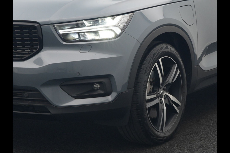 Volvo XC40 T4 Recharge R-Design PHEV 211pk Dealer O.H. | Panodak | Adaptive Cruise | Camera | Harman / Kardon | Alcantara Sportstoelen Memory & Verwarmd | Keyless | Blis | Stuur Verwarmd | Apple Carplay | 19"L.M | Plug In Hybrid |