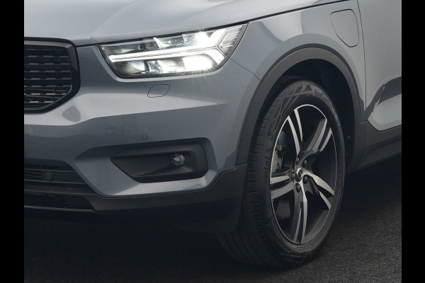 Volvo XC40 T4 Recharge R-Design PHEV 211pk Dealer O.H. | Panodak | Adaptive Cruise | Camera | Harman / Kardon | Alcantara Sportstoelen Memory & Verwarmd | Keyless | Blis | Stuur Verwarmd | Apple Carplay | 19"L.M | Plug In Hybrid |