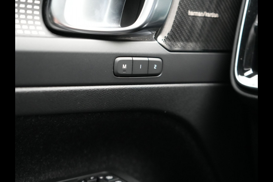 Volvo XC40 T4 Recharge R-Design PHEV 211pk Dealer O.H. | Panodak | Adaptive Cruise | Camera | Harman / Kardon | Alcantara Sportstoelen Memory & Verwarmd | Keyless | Blis | Stuur Verwarmd | Apple Carplay | 19"L.M | Plug In Hybrid |