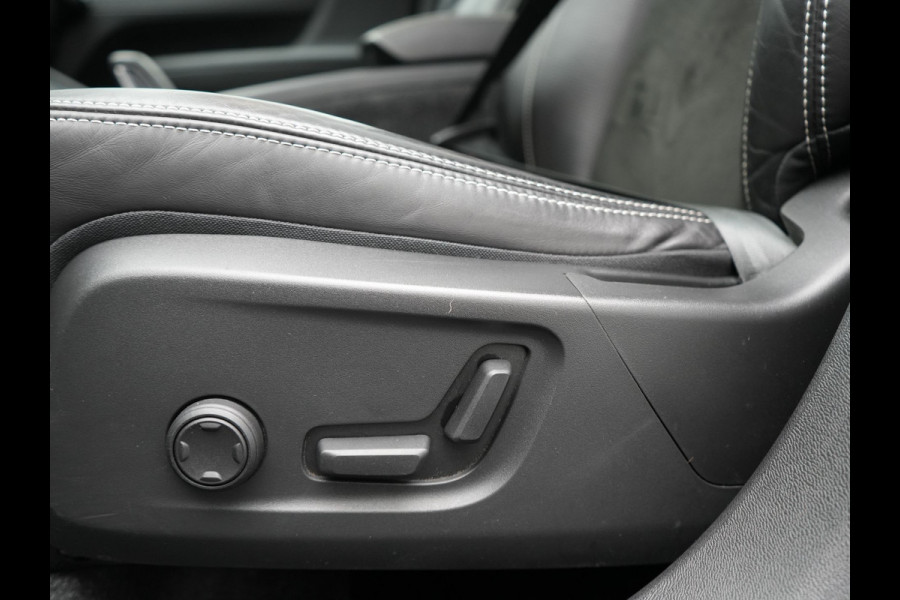 Volvo XC40 T4 Recharge R-Design PHEV 211pk Dealer O.H. | Panodak | Adaptive Cruise | Camera | Harman / Kardon | Alcantara Sportstoelen Memory & Verwarmd | Keyless | Blis | Stuur Verwarmd | Apple Carplay | 19"L.M | Plug In Hybrid |