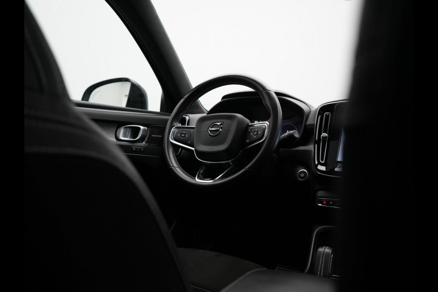 Volvo XC40 T4 Recharge R-Design PHEV 211pk Dealer O.H. | Panodak | Adaptive Cruise | Camera | Harman / Kardon | Alcantara Sportstoelen Memory & Verwarmd | Keyless | Blis | Stuur Verwarmd | Apple Carplay | 19"L.M | Plug In Hybrid |