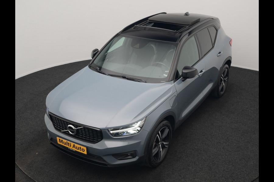 Volvo XC40 T4 Recharge R-Design PHEV 211pk Dealer O.H. | Panodak | Adaptive Cruise | Camera | Harman / Kardon | Alcantara Sportstoelen Memory & Verwarmd | Keyless | Blis | Stuur Verwarmd | Apple Carplay | 19"L.M | Plug In Hybrid |