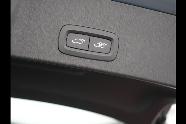 Volvo XC40 T4 Recharge R-Design PHEV 211pk Dealer O.H. | Panodak | Adaptive Cruise | Camera | Harman / Kardon | Alcantara Sportstoelen Memory & Verwarmd | Keyless | Blis | Stuur Verwarmd | Apple Carplay | 19"L.M | Plug In Hybrid |