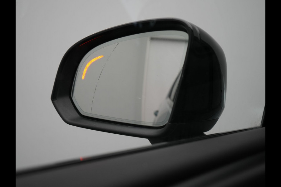 Volvo XC40 T4 Recharge R-Design PHEV 211pk Dealer O.H. | Panodak | Adaptive Cruise | Camera | Harman / Kardon | Alcantara Sportstoelen Memory & Verwarmd | Keyless | Blis | Stuur Verwarmd | Apple Carplay | 19"L.M | Plug In Hybrid |