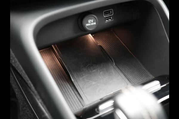 Volvo XC40 T4 Recharge R-Design PHEV 211pk Dealer O.H. | Panodak | Adaptive Cruise | Camera | Harman / Kardon | Alcantara Sportstoelen Memory & Verwarmd | Keyless | Blis | Stuur Verwarmd | Apple Carplay | 19"L.M | Plug In Hybrid |
