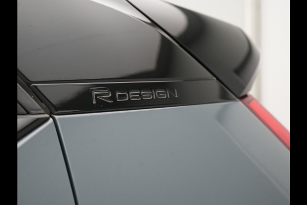 Volvo XC40 T4 Recharge R-Design PHEV 211pk Dealer O.H. | Panodak | Adaptive Cruise | Camera | Harman / Kardon | Alcantara Sportstoelen Memory & Verwarmd | Keyless | Blis | Stuur Verwarmd | Apple Carplay | 19"L.M | Plug In Hybrid |