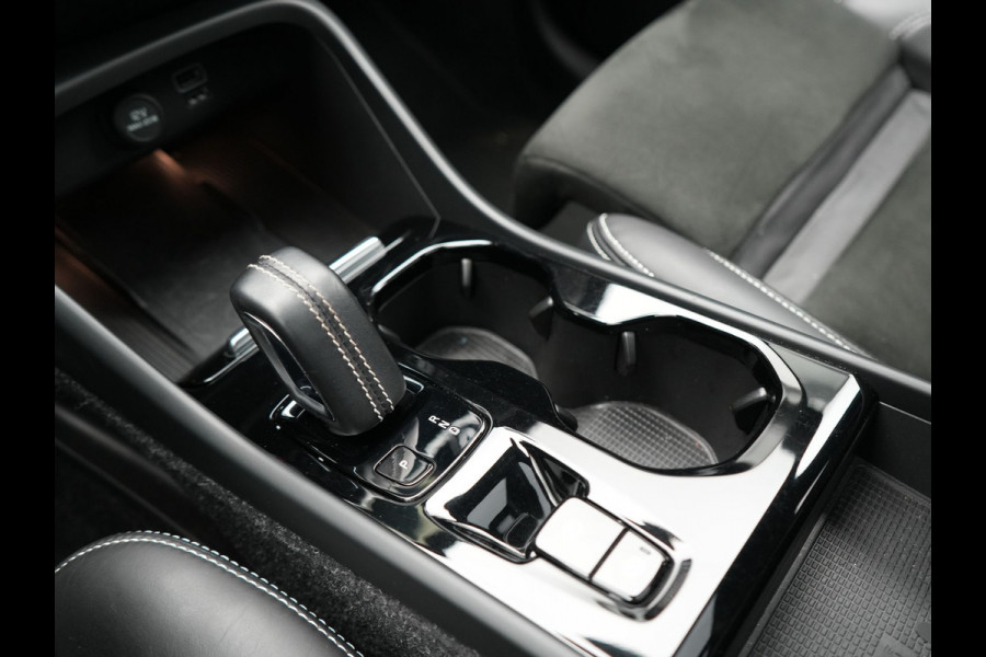 Volvo XC40 T4 Recharge R-Design PHEV 211pk Dealer O.H. | Panodak | Adaptive Cruise | Camera | Harman / Kardon | Alcantara Sportstoelen Memory & Verwarmd | Keyless | Blis | Stuur Verwarmd | Apple Carplay | 19"L.M | Plug In Hybrid |