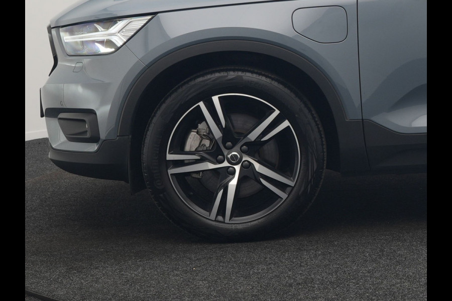 Volvo XC40 T4 Recharge R-Design PHEV 211pk Dealer O.H. | Panodak | Adaptive Cruise | Camera | Harman / Kardon | Alcantara Sportstoelen Memory & Verwarmd | Keyless | Blis | Stuur Verwarmd | Apple Carplay | 19"L.M | Plug In Hybrid |
