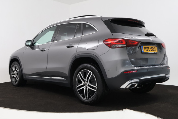 Mercedes-Benz GLA 250 e AMG Line (PANORAMADAK, SFEERVERLICHTING, STOELVERWARMING, ELEKTR STOELEN, CAMERA)