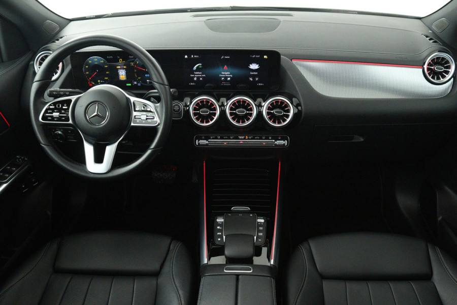 Mercedes-Benz GLA 250 e AMG Line (PANORAMADAK, SFEERVERLICHTING, STOELVERWARMING, ELEKTR STOELEN, CAMERA)