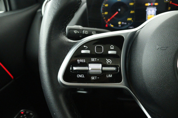 Mercedes-Benz GLA 250 e AMG Line (PANORAMADAK, SFEERVERLICHTING, STOELVERWARMING, ELEKTR STOELEN, CAMERA)