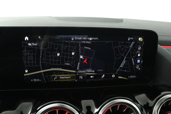 Mercedes-Benz GLA 250 e AMG Line (PANORAMADAK, SFEERVERLICHTING, STOELVERWARMING, ELEKTR STOELEN, CAMERA)