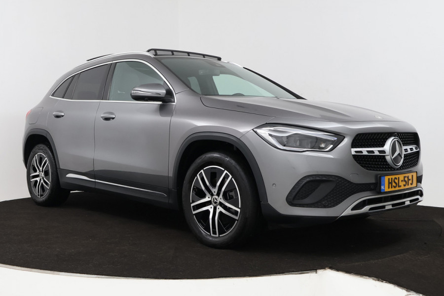 Mercedes-Benz GLA 250 e AMG Line (PANORAMADAK, SFEERVERLICHTING, STOELVERWARMING, ELEKTR STOELEN, CAMERA)