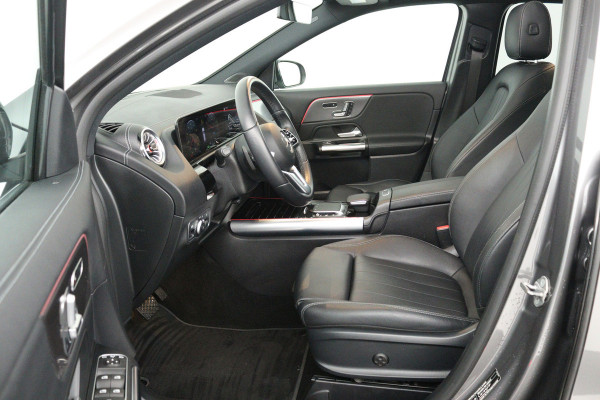 Mercedes-Benz GLA 250 e AMG Line (PANORAMADAK, SFEERVERLICHTING, STOELVERWARMING, ELEKTR STOELEN, CAMERA)