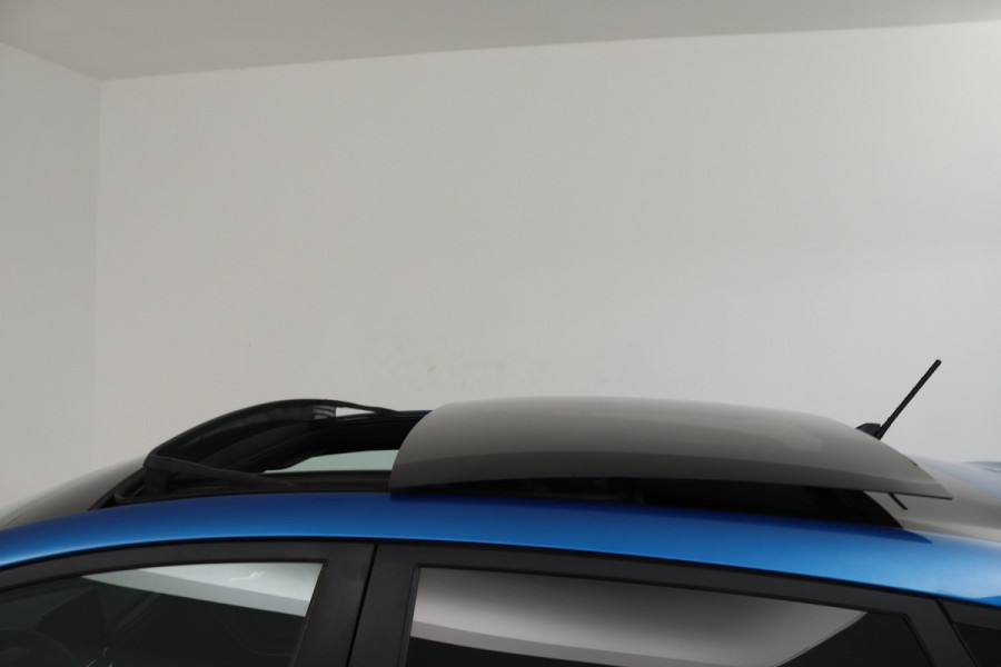 Ford Fiesta 1.0 EcoBoost ST-Line (PANORAMADAK, STOEL/STUUR VERWARMING, LANE-ASSIST, CRUISE CONTROL, NAVIGATIE, PARKEERSENSOREN)