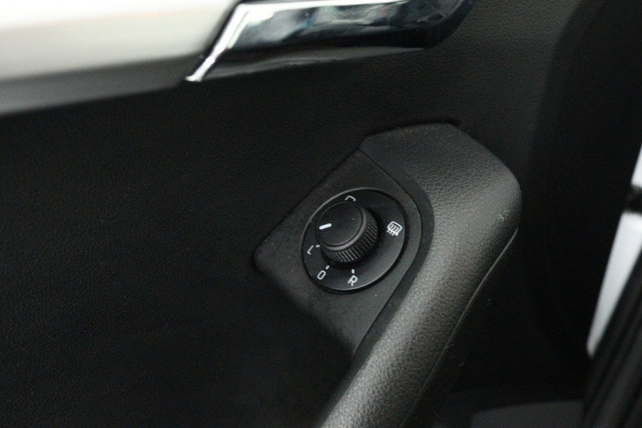 Škoda Octavia Combi 1.5 TSI Greentech Business Edition (STOELVERWARMING, AUTOMAAT, NAVIGATIE, CARPLAY, CRUISE, PARKEERSENSOREN)