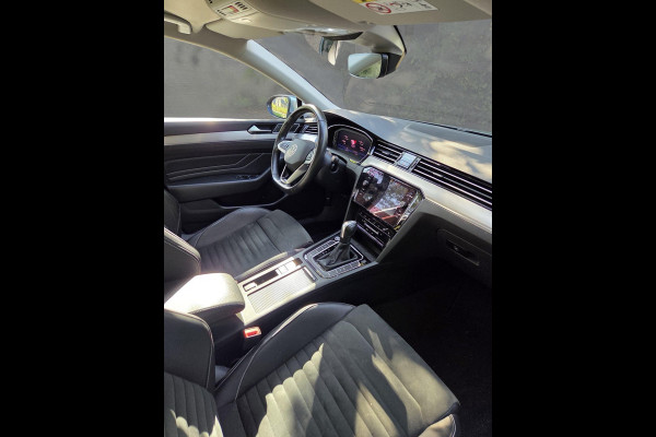 Volkswagen Passat 1.5 TSI R-Line Business + 150pk Adaptieve Cruise | Elektrische Achterklep | Stoelverwarming
