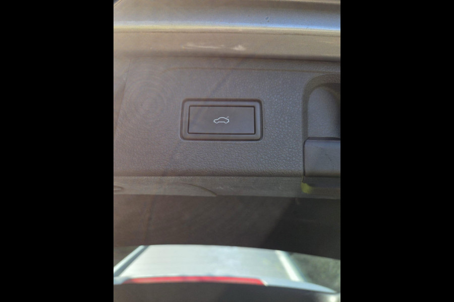 Volkswagen Passat 1.5 TSI R-Line Business + 150pk Adaptieve Cruise | Elektrische Achterklep | Stoelverwarming