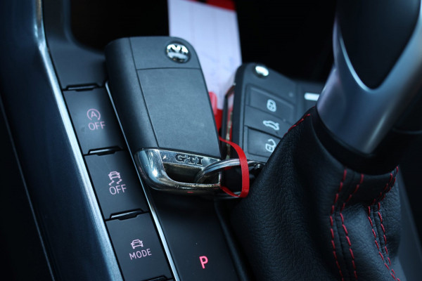 Volkswagen Polo 2.0 TSI GTI *Pano*Beats*Keyless*ACC*DSG*