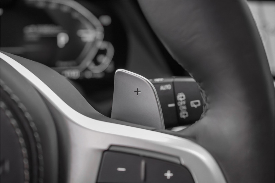 BMW X5 xDrive45e M-Sport Pano HUD Driving Ass Pro Laser Carbon H&K M-Stoel Elek Trekhaak