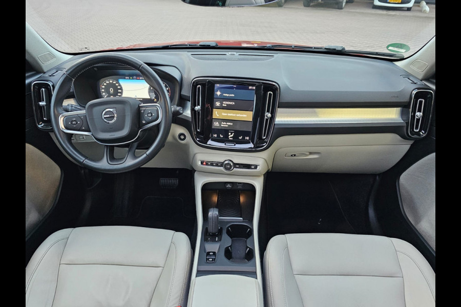 Volvo XC40 2.0 T5 AWD R-Design Intro Edition | Pano | Trekhaak | Leder | Stuur - & stoelverwarming | Blis | App-connect | Elektr. verstelbare stoelen | Elek. achterklep | 360 camera |