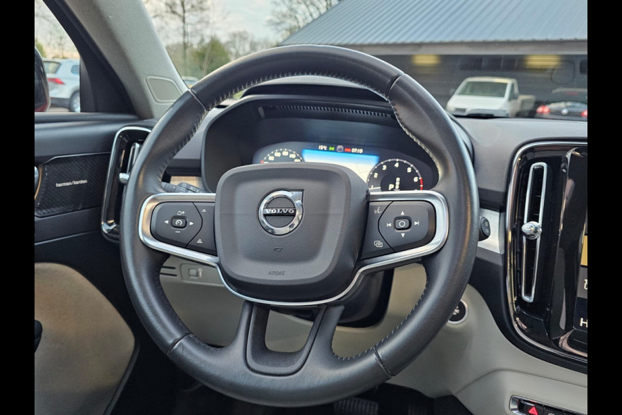 Volvo XC40 2.0 T5 AWD R-Design Intro Edition | Pano | Trekhaak | Leder | Stuur - & stoelverwarming | Blis | App-connect | Elektr. verstelbare stoelen | Elek. achterklep | 360 camera |
