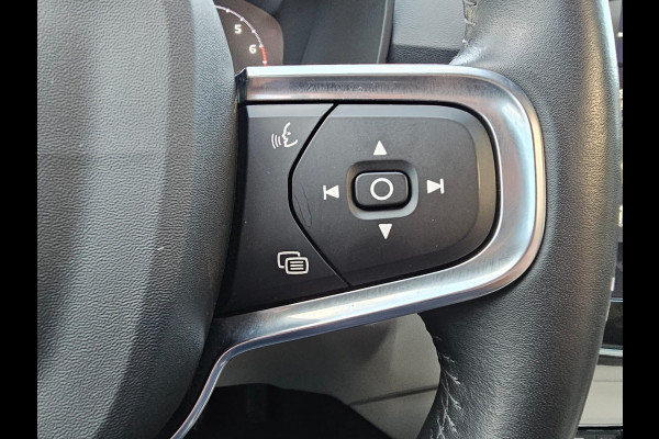 Volvo XC40 2.0 T5 AWD R-Design Intro Edition | Pano | Trekhaak | Leder | Stuur - & stoelverwarming | Blis | App-connect | Elektr. verstelbare stoelen | Elek. achterklep | 360 camera |