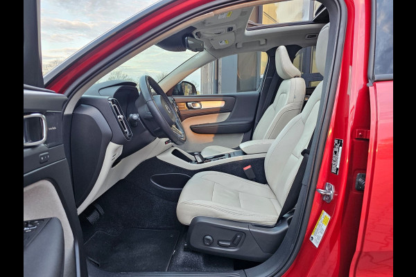 Volvo XC40 2.0 T5 AWD R-Design Intro Edition | Pano | Trekhaak | Leder | Stuur - & stoelverwarming | Blis | App-connect | Elektr. verstelbare stoelen | Elek. achterklep | 360 camera |