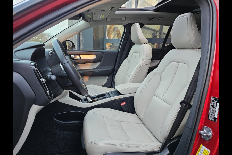 Volvo XC40 2.0 T5 AWD R-Design Intro Edition | Pano | Trekhaak | Leder | Stuur - & stoelverwarming | Blis | App-connect | Elektr. verstelbare stoelen | Elek. achterklep | 360 camera |