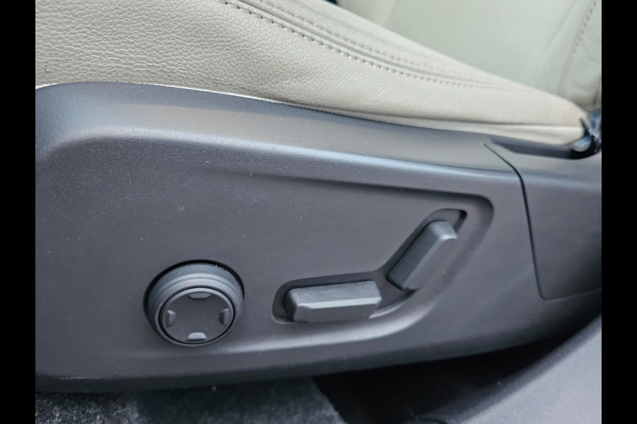 Volvo XC40 2.0 T5 AWD R-Design Intro Edition | Pano | Trekhaak | Leder | Stuur - & stoelverwarming | Blis | App-connect | Elektr. verstelbare stoelen | Elek. achterklep | 360 camera |