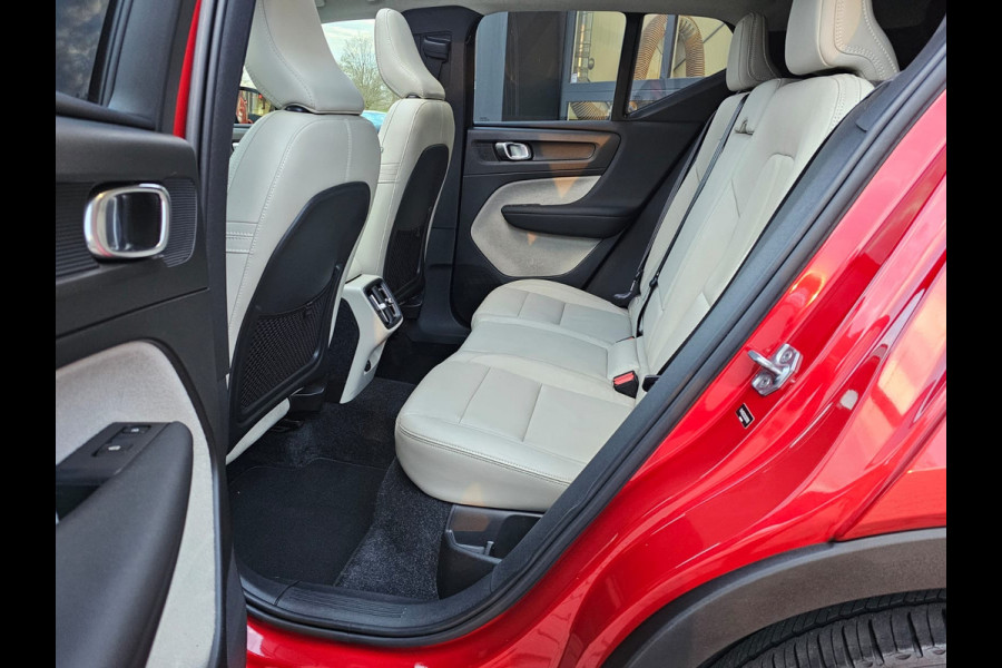 Volvo XC40 2.0 T5 AWD R-Design Intro Edition | Pano | Trekhaak | Leder | Stuur - & stoelverwarming | Blis | App-connect | Elektr. verstelbare stoelen | Elek. achterklep | 360 camera |