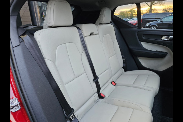 Volvo XC40 2.0 T5 AWD R-Design Intro Edition | Pano | Trekhaak | Leder | Stuur - & stoelverwarming | Blis | App-connect | Elektr. verstelbare stoelen | Elek. achterklep | 360 camera |