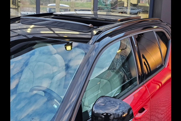 Volvo XC40 2.0 T5 AWD R-Design Intro Edition | Pano | Trekhaak | Leder | Stuur - & stoelverwarming | Blis | App-connect | Elektr. verstelbare stoelen | Elek. achterklep | 360 camera |