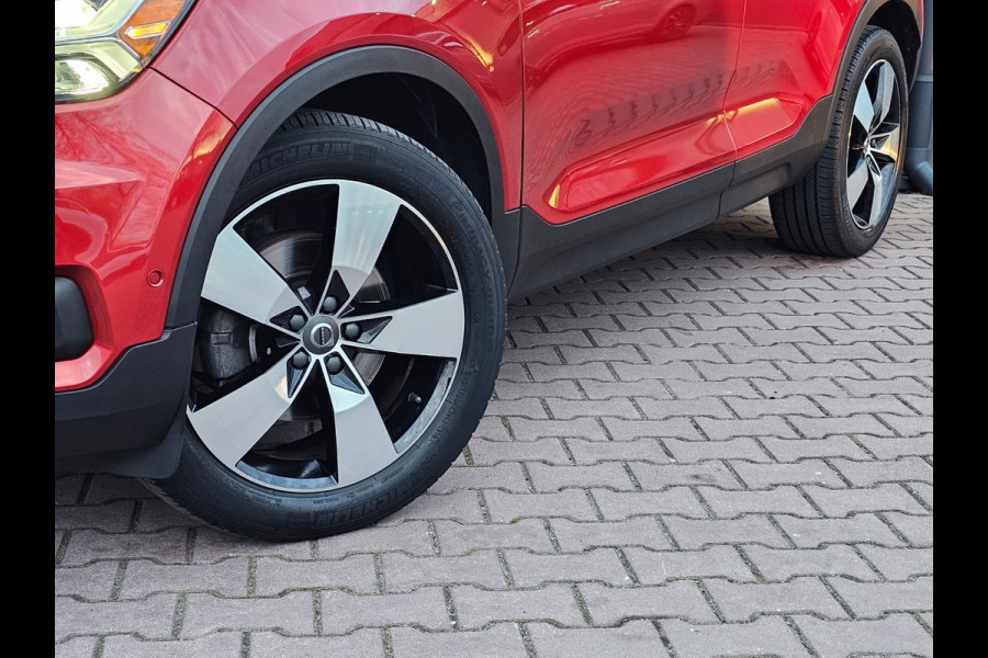 Volvo XC40 2.0 T5 AWD R-Design Intro Edition | Pano | Trekhaak | Leder | Stuur - & stoelverwarming | Blis | App-connect | Elektr. verstelbare stoelen | Elek. achterklep | 360 camera |