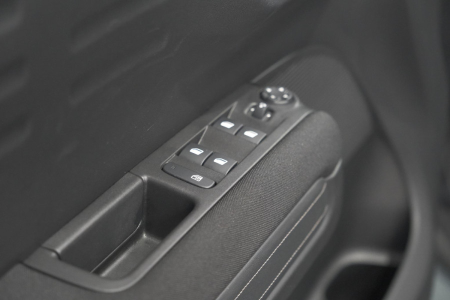 Citroën C3 Aircross PureTech 130 EAT6 Shine | Schuif-/Kanteldak | Camera | Dodehoekdetectie | Head-Up Display