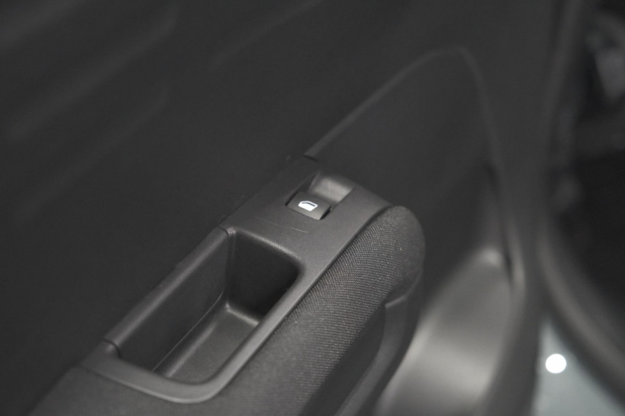 Citroën C3 Aircross PureTech 130 EAT6 Shine | Schuif-/Kanteldak | Camera | Dodehoekdetectie | Head-Up Display