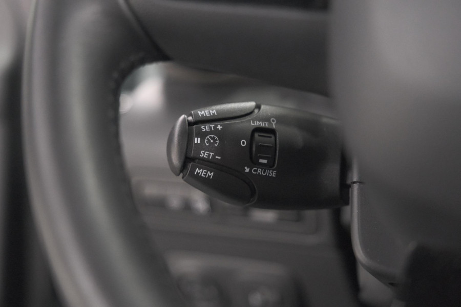 Citroën C3 Aircross PureTech 130 EAT6 Shine | Schuif-/Kanteldak | Camera | Dodehoekdetectie | Head-Up Display