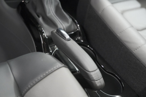 Citroën C3 Aircross PureTech 130 EAT6 Shine | Schuif-/Kanteldak | Camera | Dodehoekdetectie | Head-Up Display