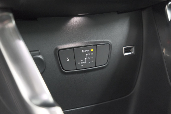 Citroën C3 Aircross PureTech 130 EAT6 Shine | Schuif-/Kanteldak | Camera | Dodehoekdetectie | Head-Up Display