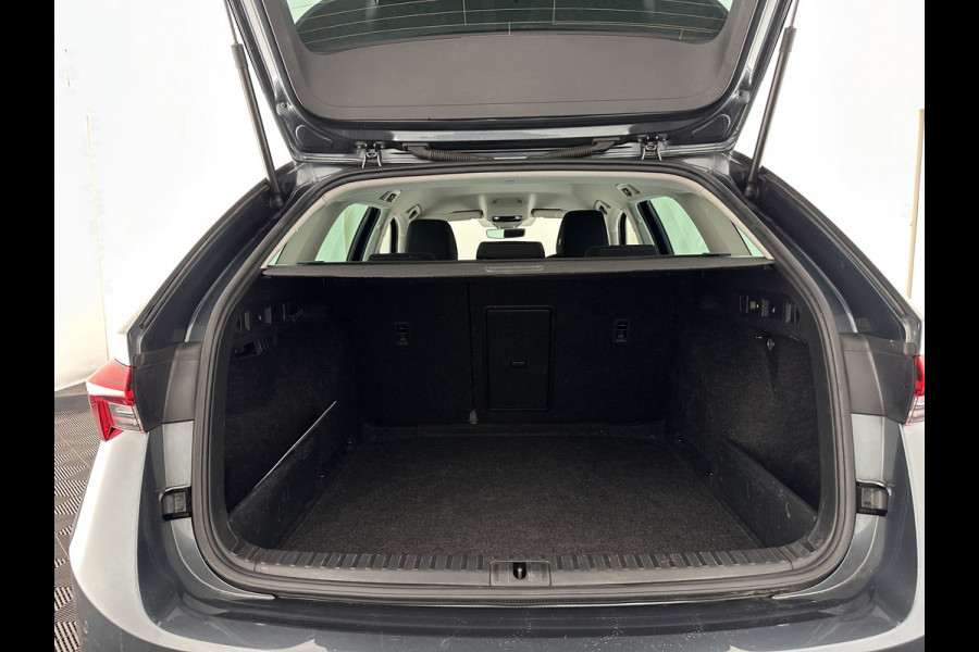 Škoda Octavia Combi 1.0 TSI Business Edition Plus (INCL.BTW) *FULL-LED | NAVI-FULLMAP | HEATED-COMFORTSEATS | DIGI-COCKPIT | CAMERA | KEYLESS | DAB | AMBIENT-LIGHT | PRIVACY-GLASS | ECC | PDC | CRUISE | 17''ALU*