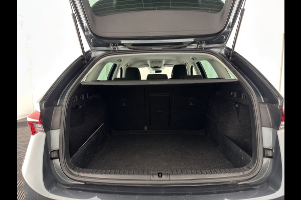 Škoda Octavia Combi 1.0 TSI Business Edition Plus (INCL.BTW) *FULL-LED | NAVI-FULLMAP | HEATED-COMFORTSEATS | DIGI-COCKPIT | CAMERA | KEYLESS | DAB | AMBIENT-LIGHT | PRIVACY-GLASS | ECC | PDC | CRUISE | 17''ALU*