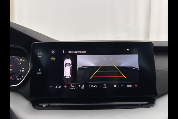 Škoda Octavia Combi 1.0 TSI Business Edition Plus (INCL.BTW) *FULL-LED | NAVI-FULLMAP | HEATED-COMFORTSEATS | DIGI-COCKPIT | CAMERA | KEYLESS | DAB | AMBIENT-LIGHT | PRIVACY-GLASS | ECC | PDC | CRUISE | 17''ALU*