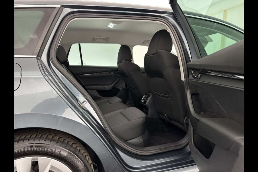 Škoda Octavia Combi 1.0 TSI Business Edition Plus (INCL.BTW) *FULL-LED | NAVI-FULLMAP | HEATED-COMFORTSEATS | DIGI-COCKPIT | CAMERA | KEYLESS | DAB | AMBIENT-LIGHT | PRIVACY-GLASS | ECC | PDC | CRUISE | 17''ALU*