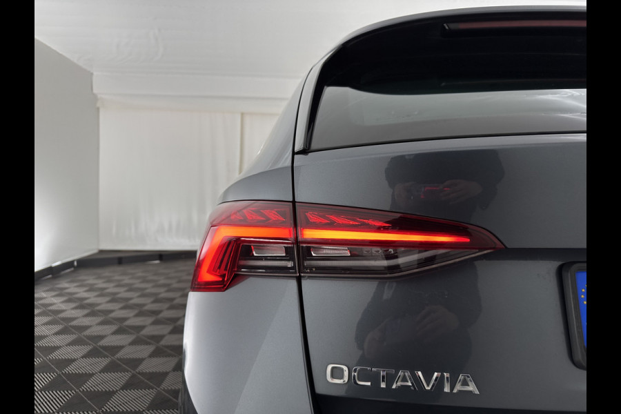 Škoda Octavia Combi 1.0 TSI Business Edition Plus (INCL.BTW) *FULL-LED | NAVI-FULLMAP | HEATED-COMFORTSEATS | DIGI-COCKPIT | CAMERA | KEYLESS | DAB | AMBIENT-LIGHT | PRIVACY-GLASS | ECC | PDC | CRUISE | 17''ALU*