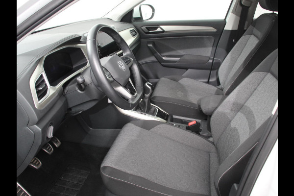 Volkswagen T-Roc 1.0 TSI 110pk Move Navigatie Apple Carpla/Android Auto Digitale Cockpit Climate Control Lichtmetalen velgen Dab