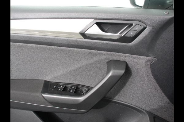 Volkswagen T-Roc 1.0 TSI 110pk Move Navigatie Apple Carpla/Android Auto Digitale Cockpit Climate Control Lichtmetalen velgen Dab
