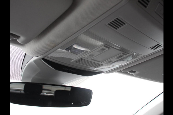 Volkswagen T-Roc 1.0 TSI 110pk Move Navigatie Apple Carpla/Android Auto Digitale Cockpit Climate Control Lichtmetalen velgen Dab