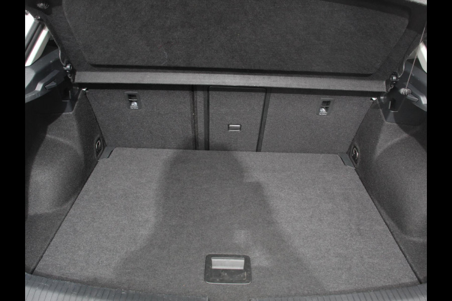 Volkswagen T-Roc 1.0 TSI 110pk Move Navigatie Apple Carpla/Android Auto Digitale Cockpit Climate Control Lichtmetalen velgen Dab